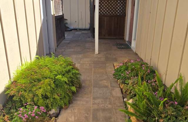 Beautiful 3 bedroom two bath home. Gallery 1