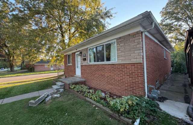 FOR RENT – 3 Bedroom Brick Ranch in Dearborn Heights | $1900./Month | (313) 429-3244 Gallery 3
