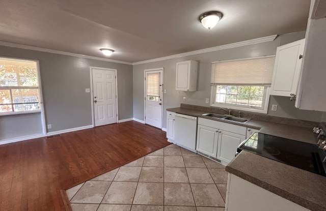 3BR/ 2BA- now available Gallery 4