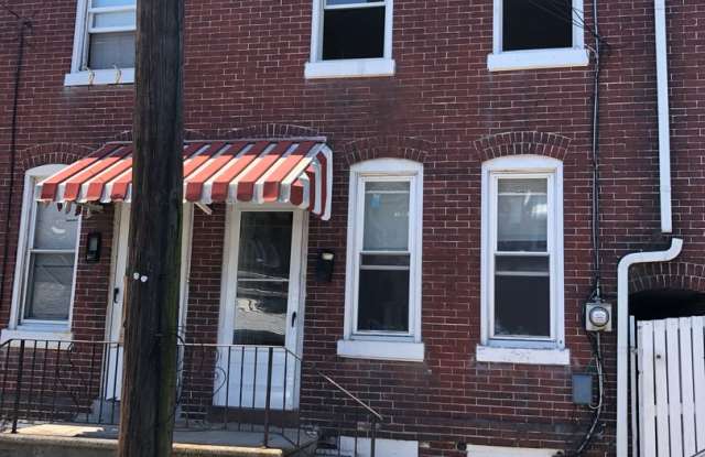 Fantastic 2 Bedroom/2 Bath Home! Recently Renovated Kitchen  Baths! photos photos