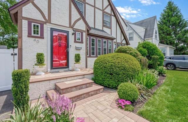 40 Oakmere Drive - 40 Oakmere Drive, Baldwin, NY 11510