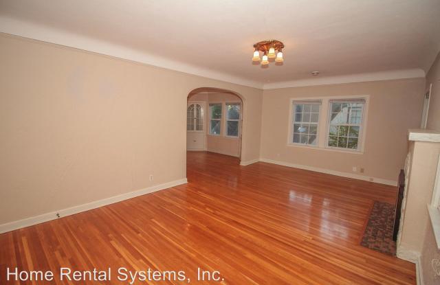 4331 Chowen Avenue South - Lower Unit Gallery 4