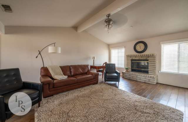Charming Gated 2-Bed Condo with Attached 2-Car Garage & Water/Garbage Included in Prime Fresno Location Gallery 4