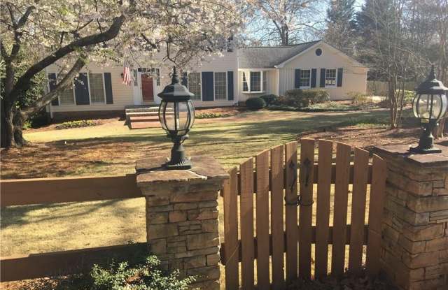 1455 Spalding Drive Gallery 1