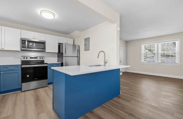 Spacious 1 Bedroom Duplex in Trinity Park, blocks from Duke! - Renovated & Pet Friendly photos photos