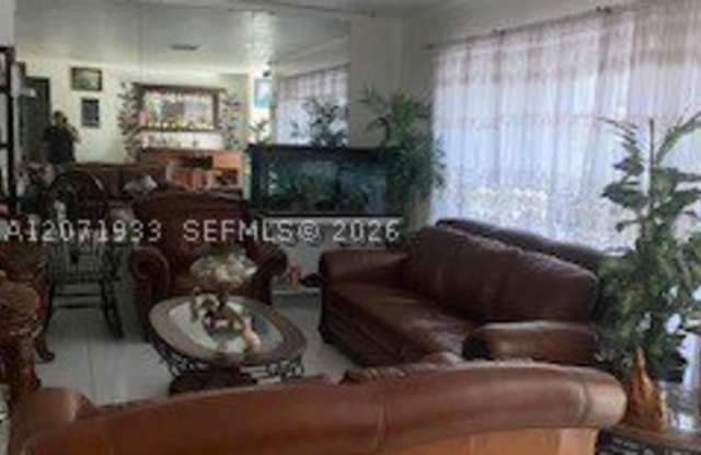 18912 NW 10th Pl Gallery 3