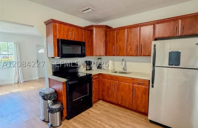 2740 Dewey St photos photos