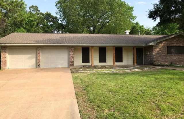 201 Brookside Drive W photos photos
