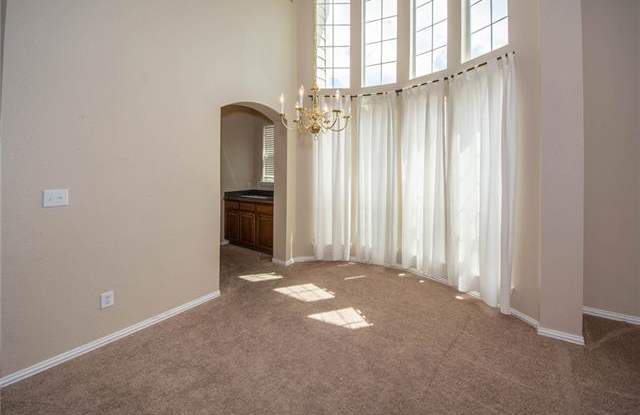 437 Twin Knoll Drive Gallery 4
