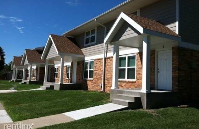 202 20th Street SE - 202 20th Street Southeast, Huron, SD 57350