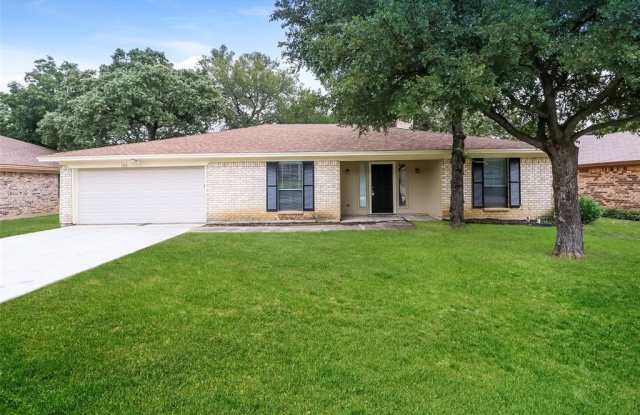 708 Highland Park Drive - 708 Highland Park Drive, Hurst, TX 76054
