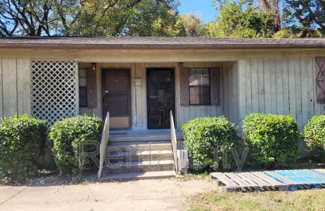 810 E Tickle St - 810 East Tickle Street, Dyersburg, TN 38024