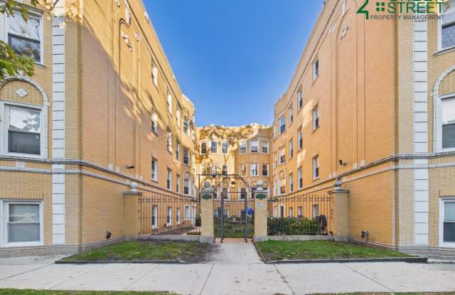 7401 N Hoyne Gallery 1