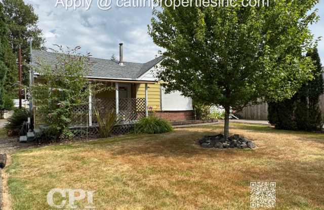 MOVE IN SPECIAL - 1/2 FIRST MONTHS RENT!! - 124 South Vista Way, Kelso, WA 98626