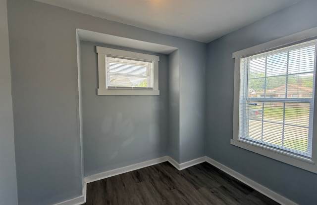 New Listing!!-Charming 2 Bedroom | 1 Bathroom Home with Spacious Backyard Gallery 4