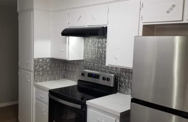 1802 Iris Circle - 1 Gallery 4