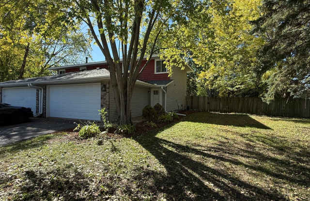 Updated 3BR Burnsville Twin Home with Large Yard & Fire Pit. Available NOW! Gallery 1