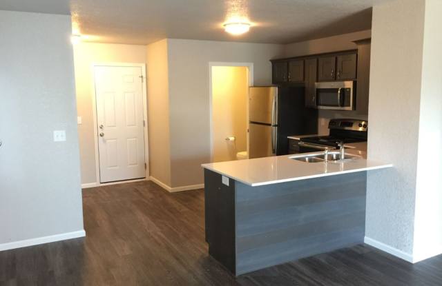 Spacious 3 bedroom, 3.5 bathroom Condo For Rent! photos photos
