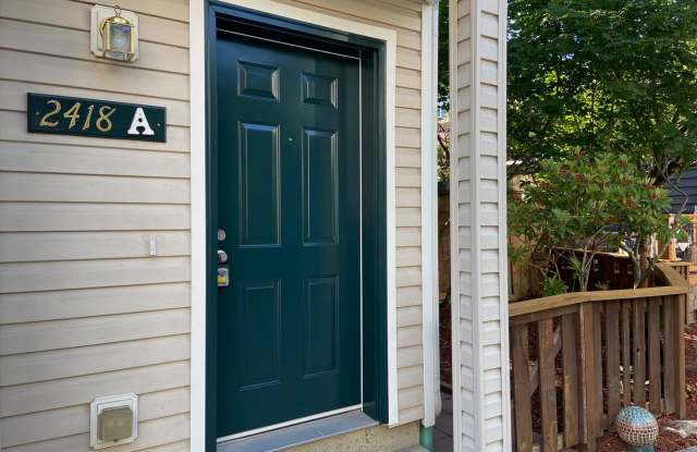 Delridge SW Seattle Townhouse 2 Bedroom 1 Bath 1 Car Garage Gallery 3