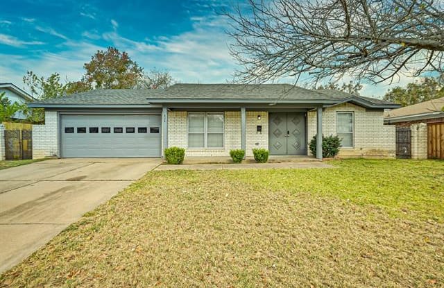 824 Kelley Drive - 824 Kelly Drive, Everman, TX 76140