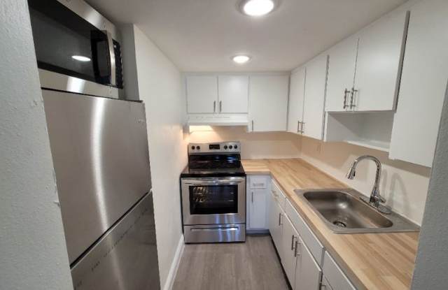 224 SE 9th Ave - 224 Southeast 9th Avenue, Deerfield Beach, FL 33441