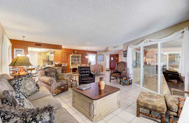 9535 W COUNTRY CLUB Drive Gallery 4