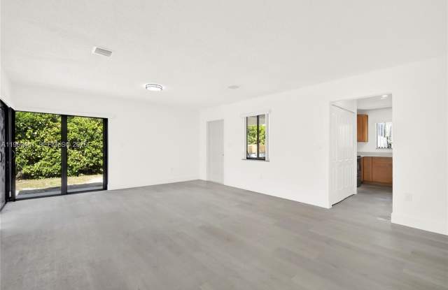 1226 SW 76th Ct photos photos