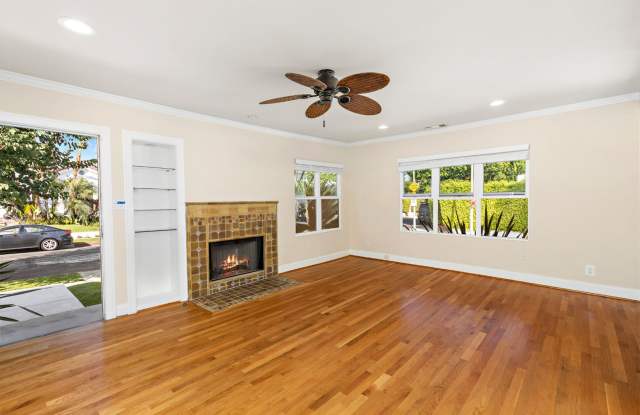 Fantastic 2BR/1BA House with backyard in the Heart of West Hollywood / Beverly Hills Gallery 4