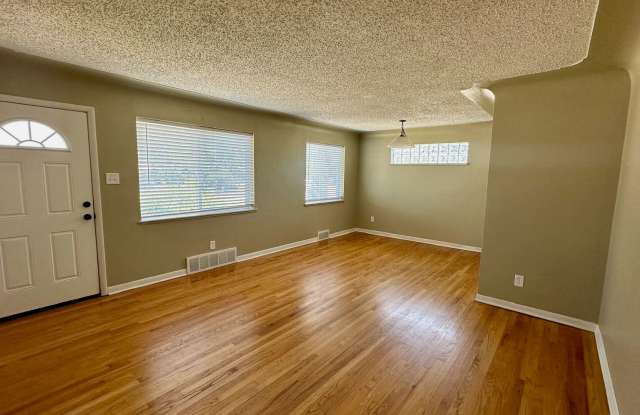 $1,000 off the first month's rent if moved in by 9/4/26! Spacious 5BD/2BA Home in Lakewood, CO- Available July 29th! Gallery 4