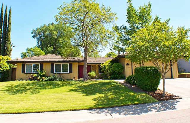 Charming Fair Oaks Home – $2,500/Month Gallery 1
