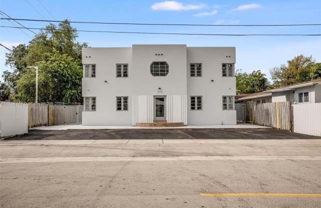 572 NE 67th St photos photos