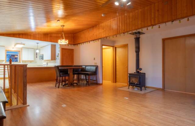 3BR/3BA Home on 1.9 Acres – Garage  Pet Friendly - 2262 Cordes Drive, Goldstream, AK 99709