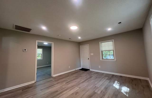 MOVE-IN READY! MOVE-IN SPECIAL $350 OFF 1ST FULL MONTH'S RENT W/ MOVE-IN BY 11/15/26!!! Gallery 4
