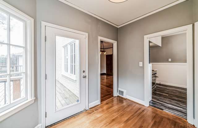 496 Crestlake Drive Gallery 3
