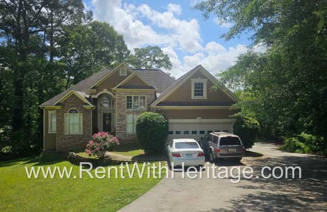 GORGEOUS 3 BEDROOM/ 2 BATH (BASEMENT APARTMENT) / POPULAR HERITAGE SQUARE COMMUNITY / GREAT LOCATION - 624 Heather Drive, Lithia Springs, GA 30122