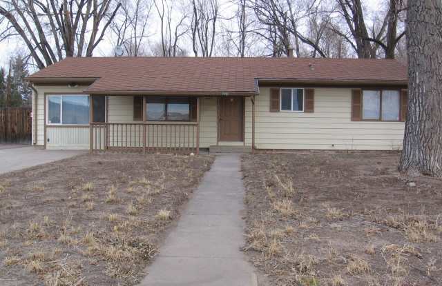 ONE LEVEL LIVING RANCHER WITH FENCED YARD Gallery 1