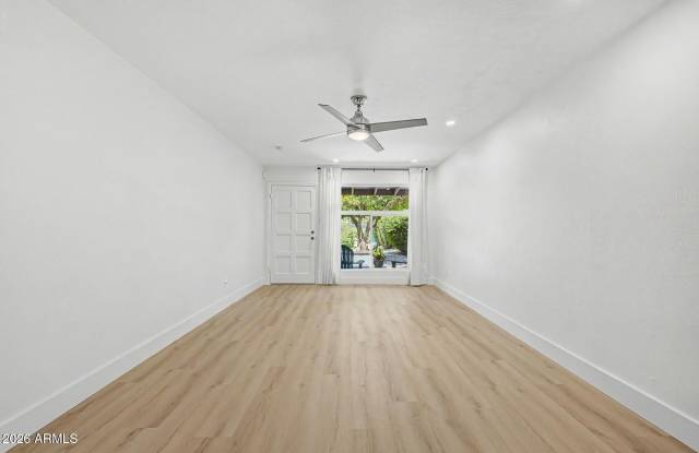 2727 E MONTECITO Avenue Gallery 4