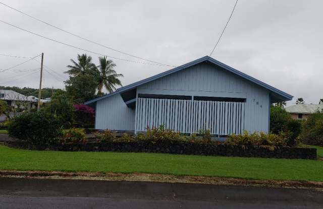 Large, newly refreshed 4 bedroom 2 bath home Gallery 4