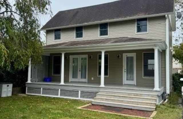 29 1/2 Woolsey Avenue photos photos