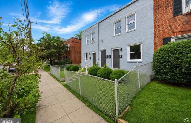 5433 C Street SE Gallery 2