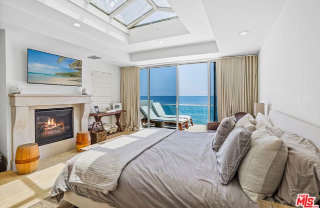 20558 PACIFIC COAST HWY - 20558 Pacific Coast Highway, Malibu, CA 90265