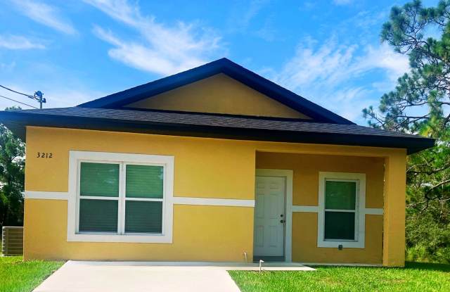 2/2 Single Family Home Available – Cozy, Peaceful Living in Lake Placid Gallery 1
