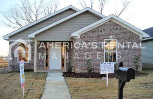 Home in Northport, AL...COMING SOON! Sign a lease by 12/15/25 to receive HALF off the deposit!!! photos photos Home in Northport, AL...COMING SOON! Sign a lease by 12/15/25 to receive HALF off the deposit!!! photos photos