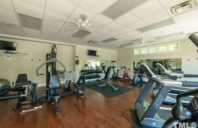 Room in 3 Bedroom Townhome at Pilatus Dr Gallery 3