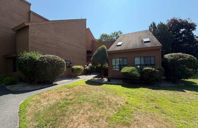 Large Townhouse Condo available for Rent! |Haverhill Gallery 1