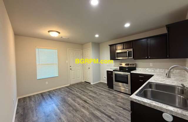 4 BD 2 BA Gallery 4