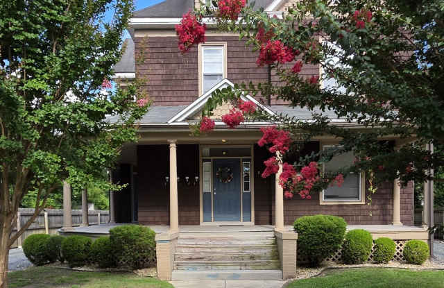 Charming First-Floor Apartment on Gorgeous Camden Ave! photos photos Charming First-Floor Apartment on Gorgeous Camden Ave! photos photos