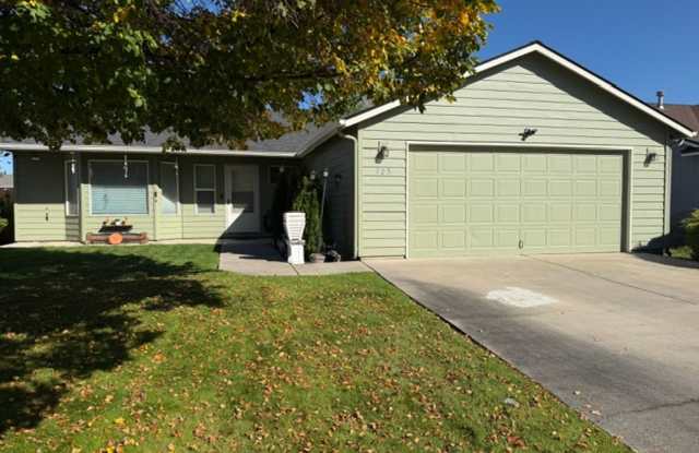 3 Bedroom / 2 Bathroom Single Level Home in Redmond Gallery 4