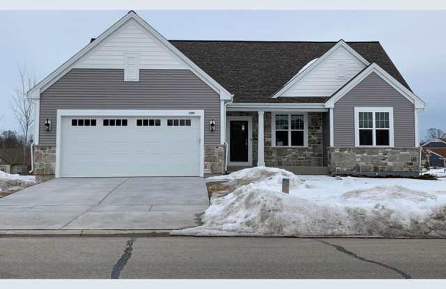 1082 West Monroe Avenue - 1082 West Monroe Avenue, Hartford, WI 53027