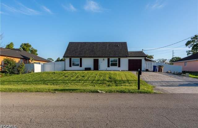 4323 7th Street W photos photos
